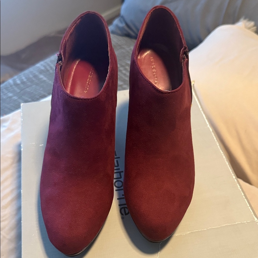 Liz Claiborne Burgundy Ankle Booties